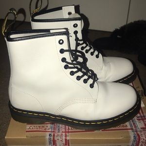 White dr. Marten 8 eye boots